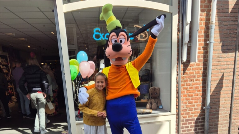 Goofy visiting briefly