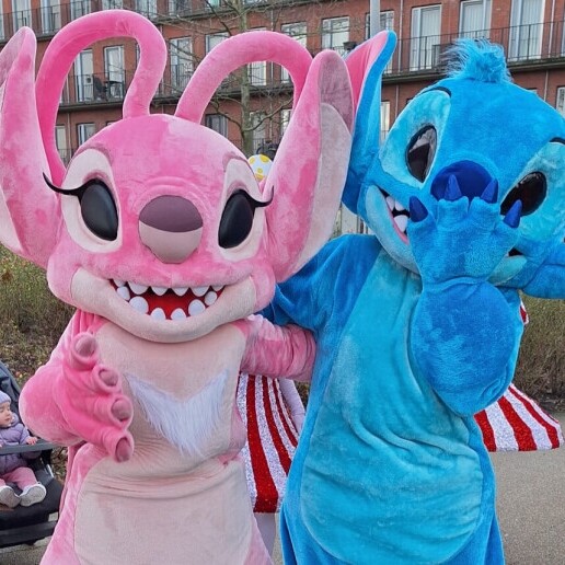 Stitch & Angel op bezoek lang