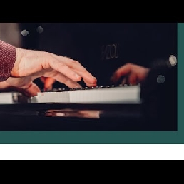 David Bracke • Jazz Pianist met piano