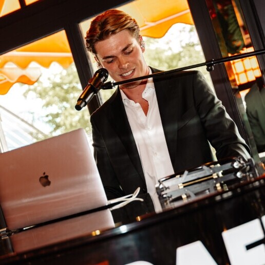 Singer (male) Rotterdam  (NL) 