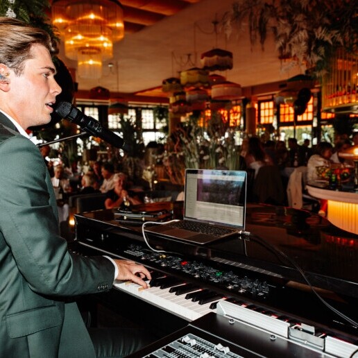 Singer (male) Rotterdam  (NL) 