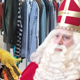 Sinterklaas and the gang of pete's