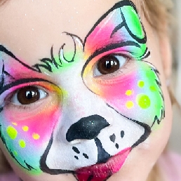 Make-up artist Makkum  (NL) Colorful face paint with Drops & Dots
