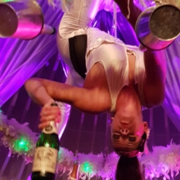 Event show Veldhoven  (NL) Champagne dame uit de lucht