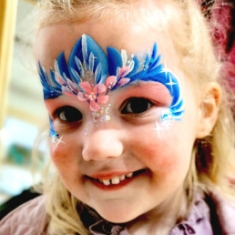 Aunt Tinus Schminkt-children's face paint.