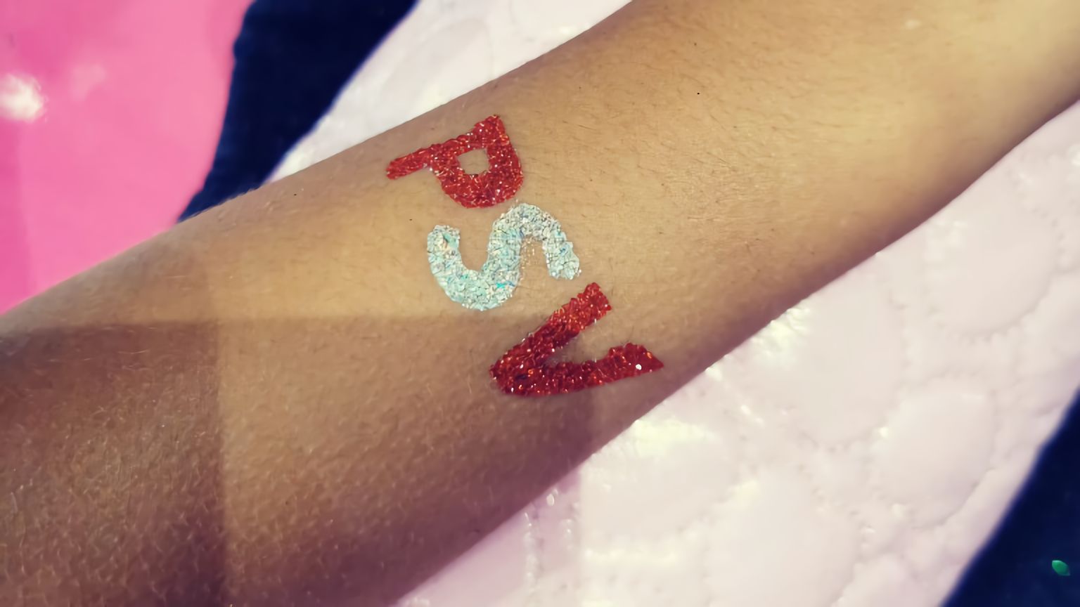 Glittertattoo's - Festivals en Feesten Boeken? Direct op ShowBird.com!, image size:1536x864