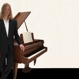 Pianist Jerke van den Braak