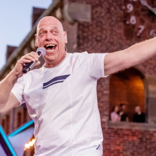 Singer (male) Amsterdam  (NL) 