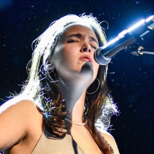 Singer (female) Roermond  (NL) 