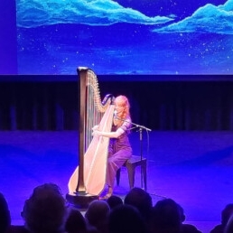 Harpist and singer Inge Louisa