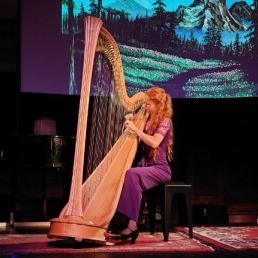 Harpiste en zangeres Inge Louisa