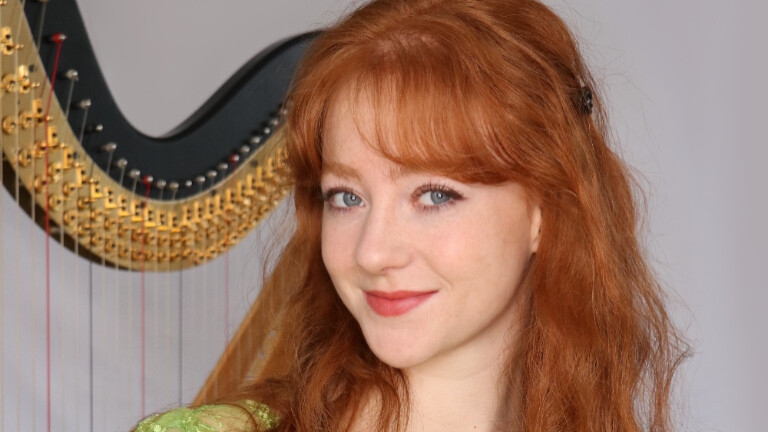 Harpist and singer Inge Louisa