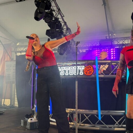 Singer (female) Beverwijk  (NL) 