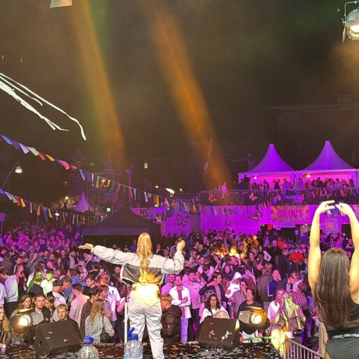 Singer (female) Beverwijk  (NL) 