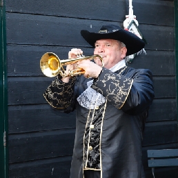 Heralds trumpeter