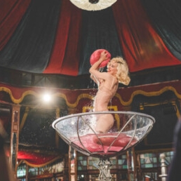 Burlesque Champagne act by Fay Loren