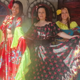 Vrolijke Gipsy Hostesses ontvangst