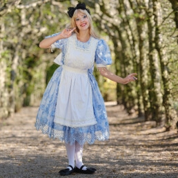 Character/Mascott Oosterhout  (Noord Brabant)(NL) Alice in Wonderland Character rental