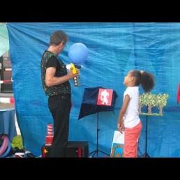 Juggling and singing for the birthday boy or girl