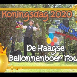 Balloon farmer sing-along balloon show