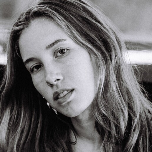 Singer (female) Noordwolde  (Friesland)(NL) 