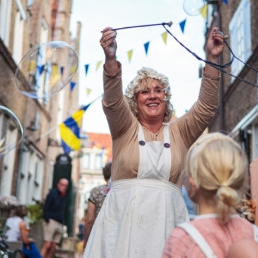 Karakter/Verkleed Middelharnis  (NL) Mie de Wasvrouw