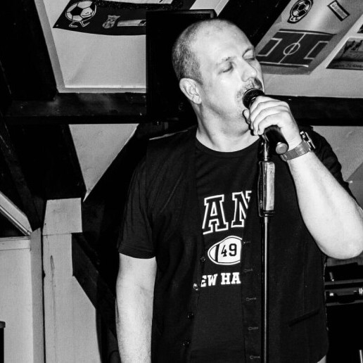Singer (male) Hoorn  (Noord Holland)(NL) 