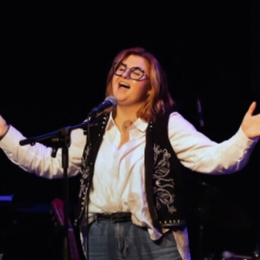 Singer (female) Nijkerk  (NL) 