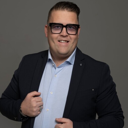 Singer (male) Tiel  (NL) 