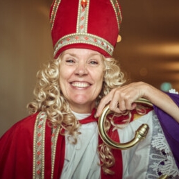 Vrouwelijke Sinterklaas; Sandraklaas