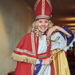 Vrouwelijke Sinterklaas; Sandraklaas