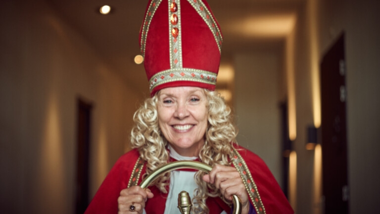 Vrouwelijke Sinterklaas; Sandraklaas