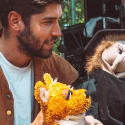 Kindervoorstelling Zoetermeer  (NL) Poppenshow: Hennie en de Magische Kist