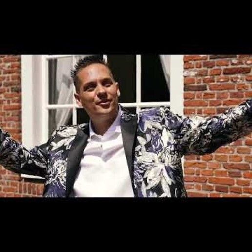 Singer (male) Brielle  (NL) 