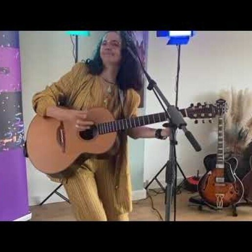 Singer (female) Werkendam  (NL) 