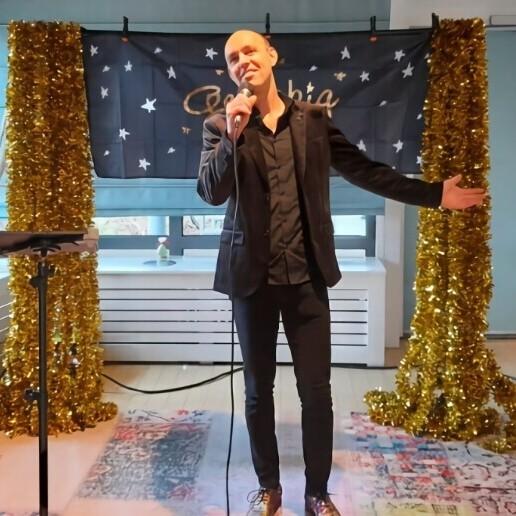 Singer (male) Hazerswoude Rijndijk  (NL) 