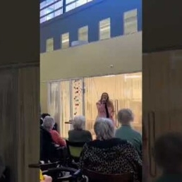 Singer (female) Biddinghuizen  (NL) 