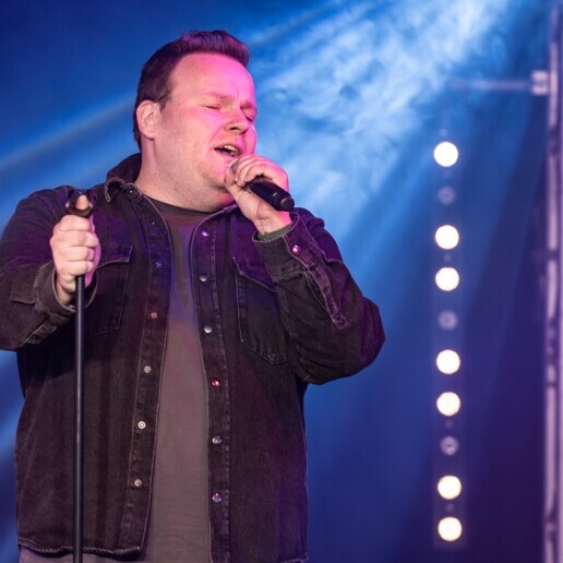 Singer (male) Maurik  (NL) 