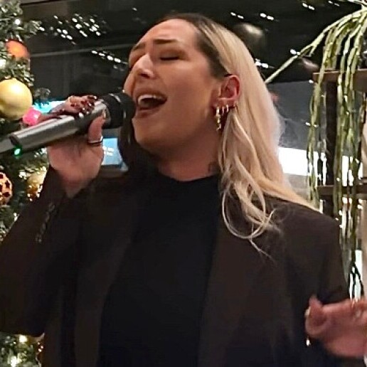 Singer (female) Delft  (NL) 