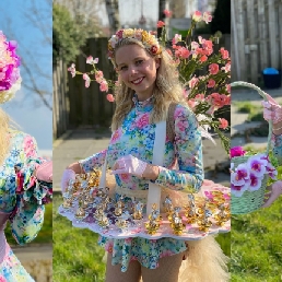 Animatie Beesd  (NL) Bloemenmeisje festival zomer uitdelen