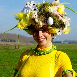 Thematic hostess - jumping into the field