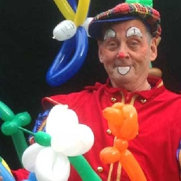 Clown Delft  (NL) Balloon clown in Pieten costume
