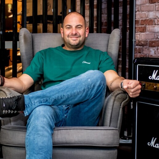 Singer (male) Noordwijk  (Zuid Holland)(NL) 