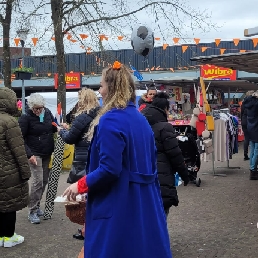 Distribution lady theme Netherlands (King's Day)
