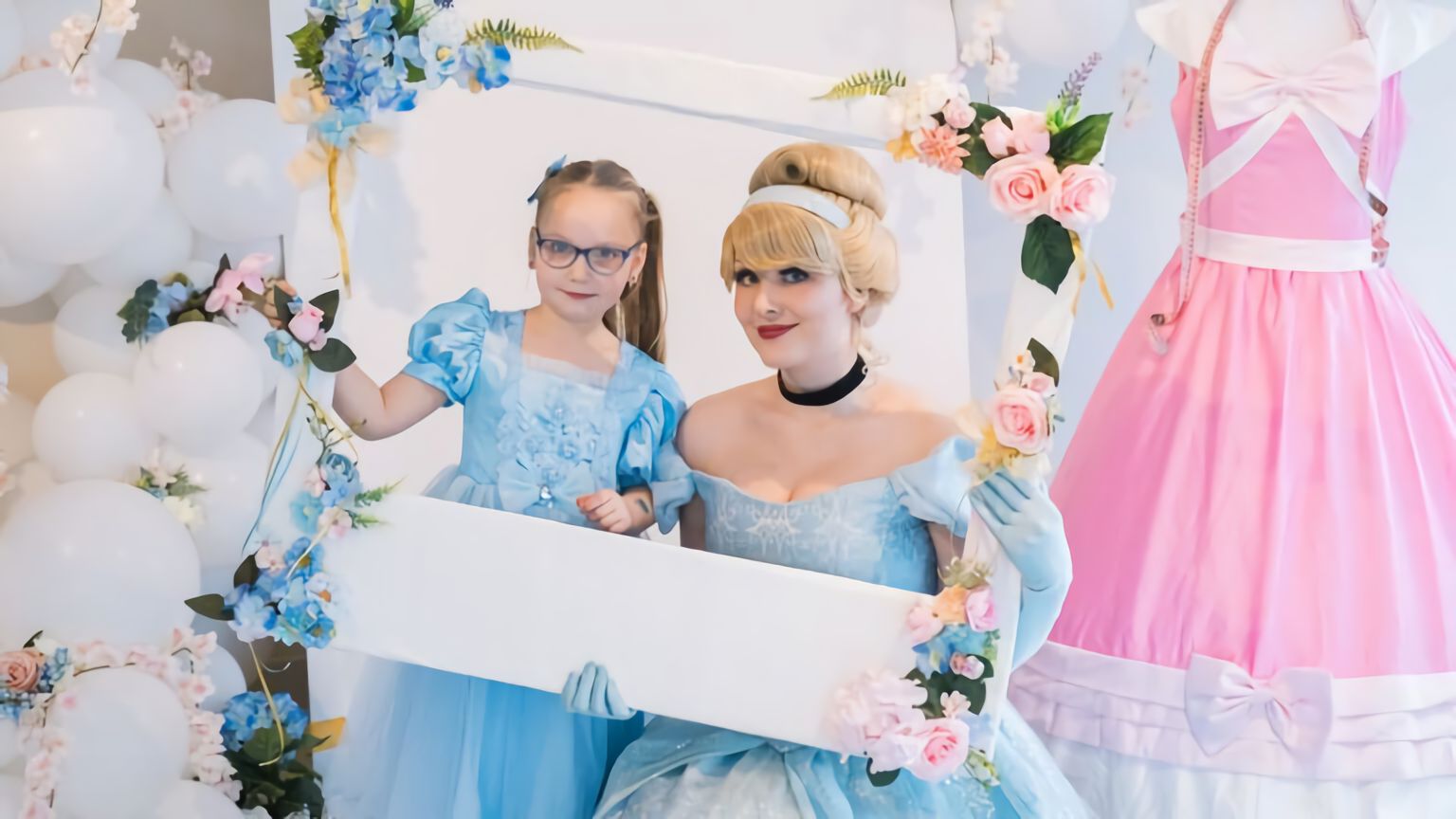 ✨Assepoester op prinsessenfeestje Boeken? Direct op ShowBird.com!, image size:1536x864