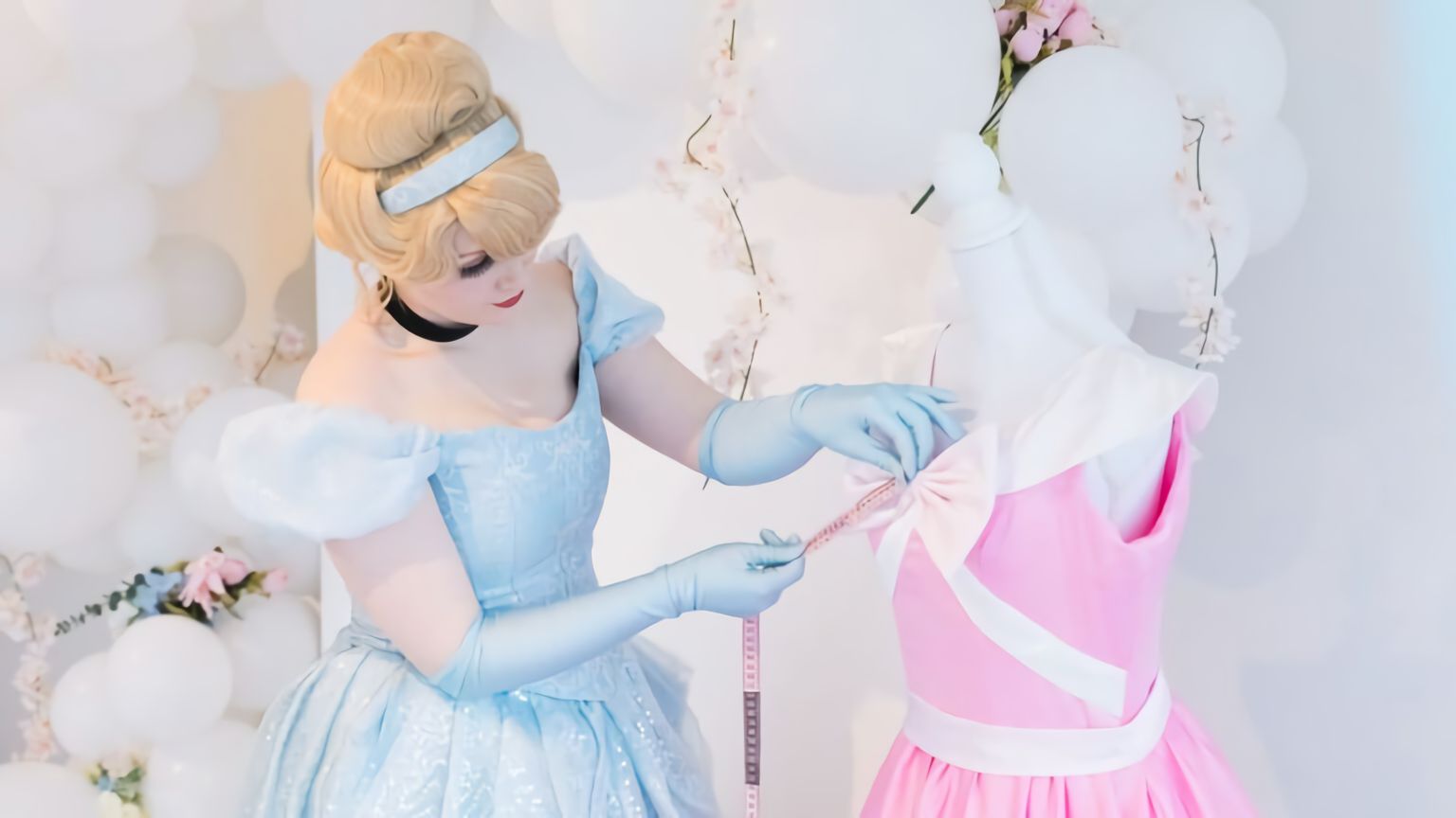 ✨Assepoester op prinsessenfeestje Boeken? Direct op ShowBird.com!, image size:1536x864