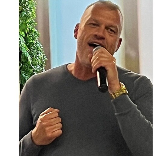 Singer (male) Amstelhoek  (NL) 