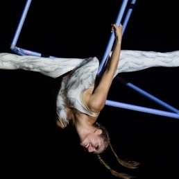 Flying Cube-Luchtacrobatiek-Aerial Act