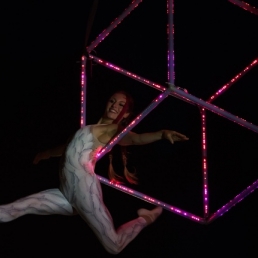 Flying Cube-Luchtacrobatiek-Aerial Act