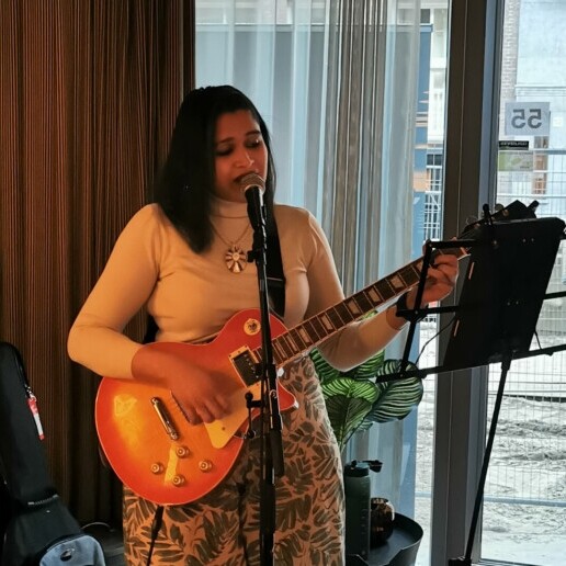 Singer (female) Rotterdam  (NL) 